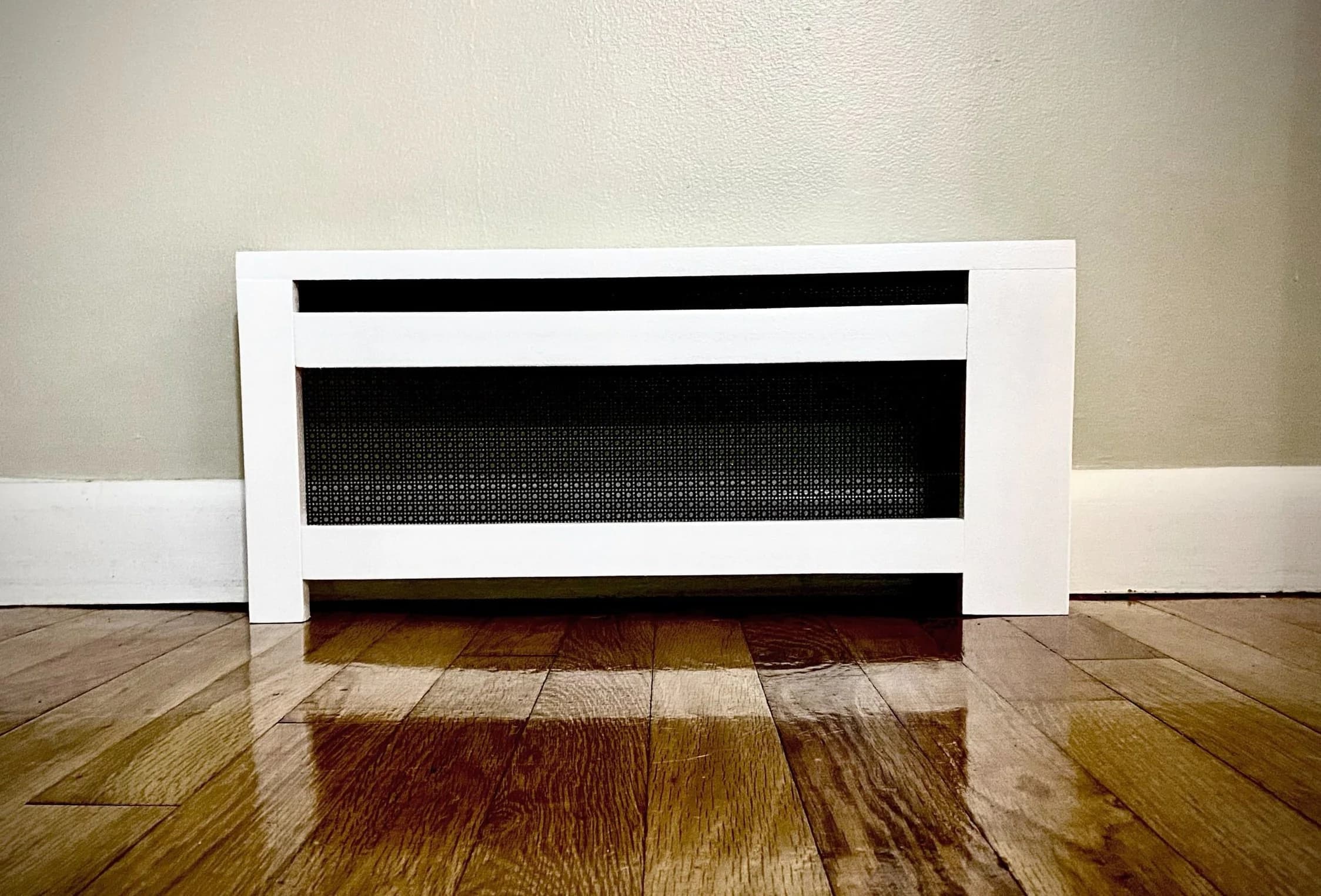 The Modern Anne baseboard with metal screen